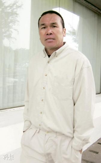 何德洪昨離開法院時一臉茫然,其案件完結後,他在法院內逗留了3個多小時方離開。(林綺琪攝) 何德洪昨離開法院時一臉茫然,其案件完結後,他在法院內逗留了3個多小時方離開。(林綺琪攝)