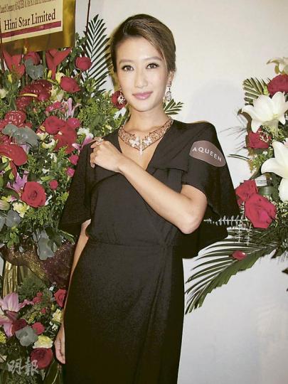莊思敏性感低胸又露腰,完全毋懼寒風。(攝影/記者﹕李潔盈)
莊思敏性感低胸又露腰,完全毋懼寒風。(攝影/記者﹕李潔盈)