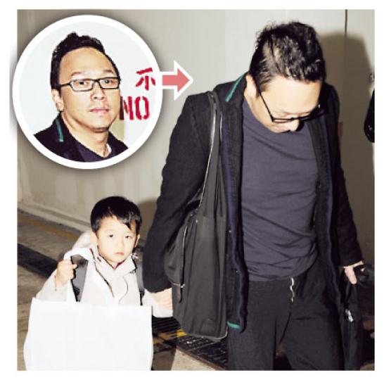 黃家強探妻心切,落車後便拖着兒子疾走。(攝影/記者:鍾偉茵)
黃家強探妻心切,落車後便拖着兒子疾走。(攝影/記者:鍾偉茵)