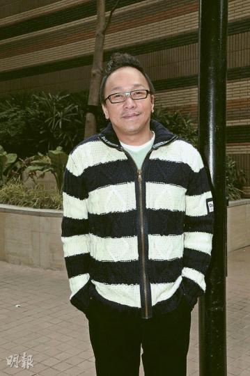 黃家強昨日到醫院探太太,大方向在場記者報喜。(攝影/記者:梁迺楠) 黃家強昨日到醫院探太太,大方向在場記者報喜。(攝影/記者:梁迺楠)