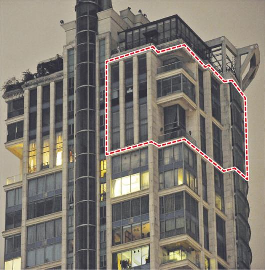 曾蔭權太太預租的東海花園君豪閣頂樓複式單位(紅框示),被深圳地產界形容為頂級樓王,市值租金估計高達每月9.76萬元。(明報記者攝) 特首曾蔭權昨表示,希望在卸任特首後離港一段時間,並說已經和太太曾鮑笑薇在深圳福田區的東海花園租了一個單位,退休後會立即遷入。(郭慶輝攝) 曾蔭權太太預租的東海花園君豪閣頂樓複式單位(紅框示),被深圳地產界形容為頂級樓王,市值租金估計高達每月9.76萬元。(明報記者攝) 特首曾蔭權昨表示,希望在卸任特首後離港一段時間,並說已經和太太曾鮑笑薇在深圳福田區的東海花園租了一個單位,退休後會立即遷入。(郭慶輝攝)