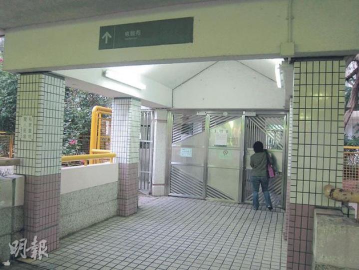 被告在其筲箕灣東駿苑「私竇」與女童X多次非法性交及肛交。(林綺琪攝) 被告在其筲箕灣東駿苑「私竇」與女童X多次非法性交及肛交。(林綺琪攝)