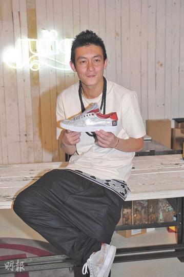 陳冠希解釋自己命中忌7字,所以才發生「掉包」事件。(攝影:鍾偉茵) 陳冠希解釋自己命中忌7字,所以才發生「掉包」事件。(攝影:鍾偉茵)
