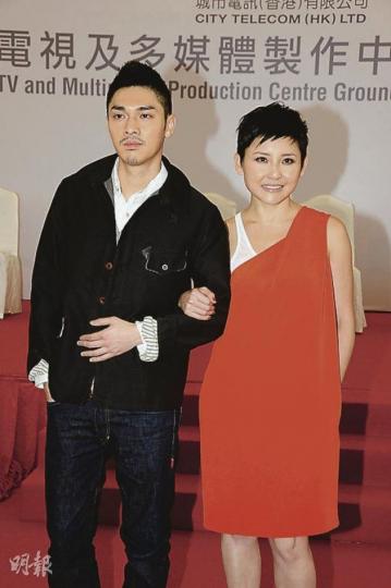 環球歌手關楚耀與劉美君亮相撐王維基。(攝影﹕娛樂組) 環球歌手關楚耀與劉美君亮相撐王維基。(攝影﹕娛樂組)