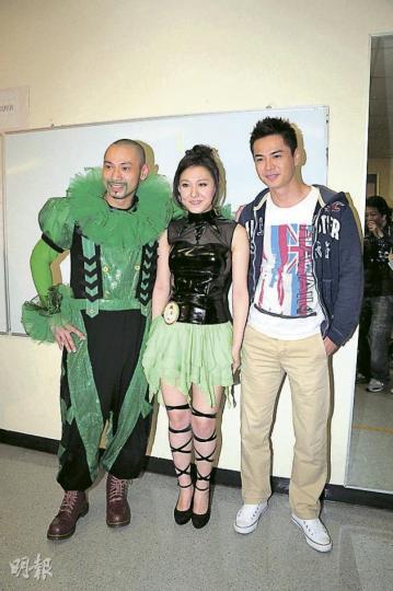 蔡慧欣應傳媒要求,尷尬地與新舊緋聞男友金剛、羅仲謙合照。(攝影/記者﹕劉一立)錢嘉樂表明最遲在2014年迎娶湯盈盈。(攝影/記者﹕劉一立) 蔡慧欣應傳媒要求,尷尬地與新舊緋聞男友金剛、羅仲謙合照。(攝影/記者﹕劉一立)錢嘉樂表明最遲在2014年迎娶湯盈盈。(攝影/記者﹕劉一立)