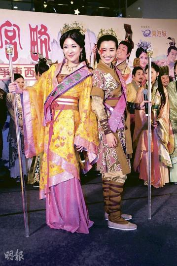 陳敏之(左)與陳法拉老友鬼鬼,沒有不和。(攝影﹕劉永銳) 郭晉安獲太太歐倩怡及大仔郭令山陪伴開工。(攝影﹕劉永銳) 捧着大肚子的楊千嬅馬不停蹄與余文樂宣傳《春嬌與志明》。(攝影﹕劉永銳) 陳敏之(左)與陳法拉老友鬼鬼,沒有不和。(攝影﹕劉永銳) 郭晉安獲太太歐倩怡及大仔郭令山陪伴開工。(攝影﹕劉永銳) 捧着大肚子的楊千嬅馬不停蹄與余文樂宣傳《春嬌與志明》。(攝影﹕劉永銳)