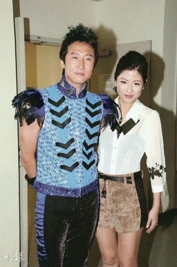 周家蔚(右)以「家屬」身分亮相未婚夫洪天明(左)主持的遊戲節目。(攝影:梁迺楠) 陳倩揚做了媽咪依然很弗。(攝影:梁迺楠) 周家蔚(右)以「家屬」身分亮相未婚夫洪天明(左)主持的遊戲節目。(攝影:梁迺楠) 陳倩揚做了媽咪依然很弗。(攝影:梁迺楠)