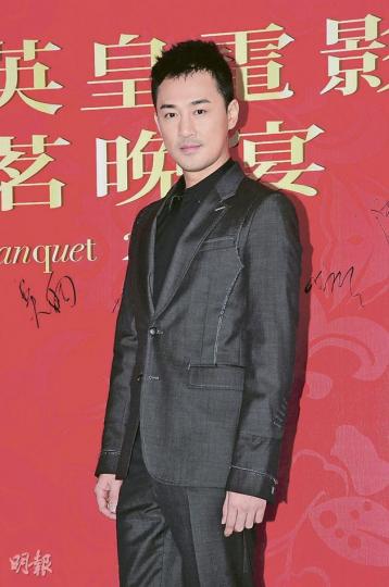 林峯表示曾跟鄭嘉穎是戴思聰門下的師兄弟,不擔心爭寵問題。(攝影:黃梓烜) 鄭嘉穎正式簽約英皇,屈居林峯之下做小師弟。(攝影:黃梓烜) 容祖兒以性感禮服示人,艷壓全場。(攝影:黃梓烜) Twins大方歡迎兩位新師弟加盟公司。(攝影:黃梓烜) 林峯表示曾跟鄭嘉穎是戴思聰門下的師兄弟,不擔心爭寵問題。(攝影:黃梓烜) 鄭嘉穎正式簽約英皇,屈居林峯之下做小師弟。(攝影:黃梓烜) 容祖兒以性感禮服示人,艷壓全場。(攝影:黃梓烜) Twins大方歡迎兩位新師弟加盟公司。(攝影:黃梓烜)