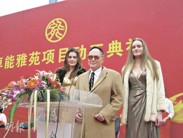 卓能主席趙世曾指出,在內地發展房地產的利潤遠勝香港;以總投資額約13億人民幣的深圳、杭州項目而言,估計兩盤300餘萬方呎的住宅樓面若售罄,套現可達50億人民幣。(林可為攝)
卓能主席趙世曾指出,在內地發展房地產的利潤遠勝香港;以總投資額約13億人民幣的深圳、杭州項目而言,估計兩盤300餘萬方呎的住宅樓面若售罄,套現可達50億人民幣。(林可為攝)