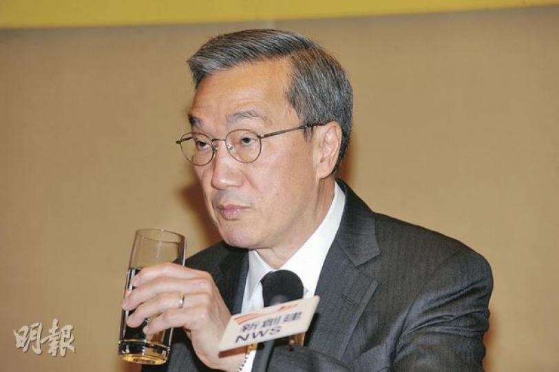 新創建昨日的中期業績會上,被問及對「家族成員」被捲入廉政風波作何感想,以及是否和曾蔭權有利益勾結嫌疑,曾蔭培未予回應。(劉焌陶攝)
新創建昨日的中期業績會上,被問及對「家族成員」被捲入廉政風波作何感想,以及是否和曾蔭權有利益勾結嫌疑,曾蔭培未予回應。(劉焌陶攝)