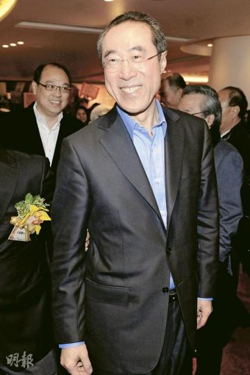 唐英年多次指出約道7號是於取得入伙紙後才有僭建,不過,本報發現官方的高空拍攝照片顯示,僭建物於入伙紙批出前已出現。(何家達攝) 唐英年多次指出約道7號是於取得入伙紙後才有僭建,不過,本報發現官方的高空拍攝照片顯示,僭建物於入伙紙批出前已出現。(何家達攝)