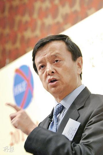 面對分析員公開祝賀港交所業績靚麗,行政總裁李小加反寸番,恭喜乜嘢?(For what? For being flat?)(陳淑安攝) 面對分析員公開祝賀港交所業績靚麗,行政總裁李小加反寸番,恭喜乜嘢?(For what? For being flat?)(陳淑安攝)