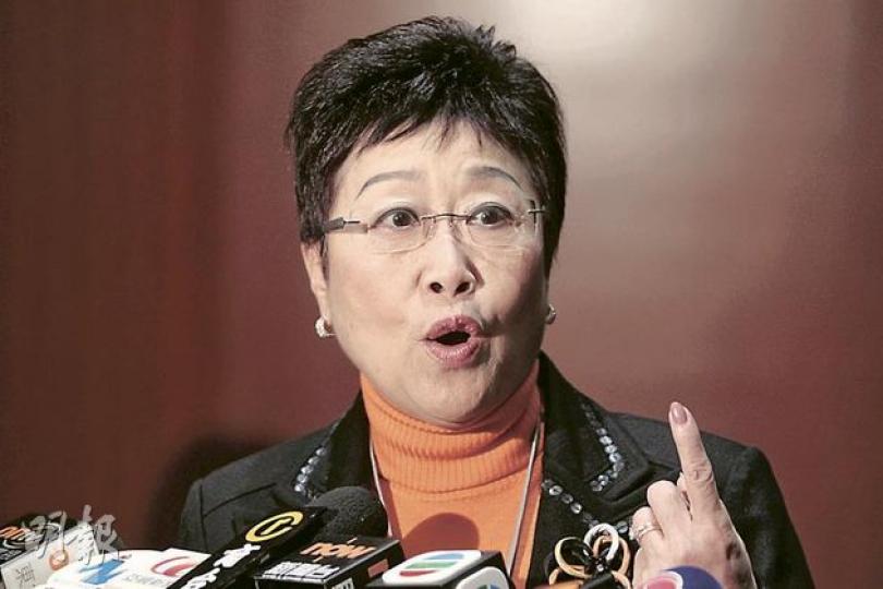 自由黨3名議員支持以特權法調查西九事件,黨主席劉健儀(圖)批評昨日政府在議員開會期間繼續送上文件,令議員無法消化。(郭慶輝攝) 自由黨3名議員支持以特權法調查西九事件,黨主席劉健儀(圖)批評昨日政府在議員開會期間繼續送上文件,令議員無法消化。(郭慶輝攝)