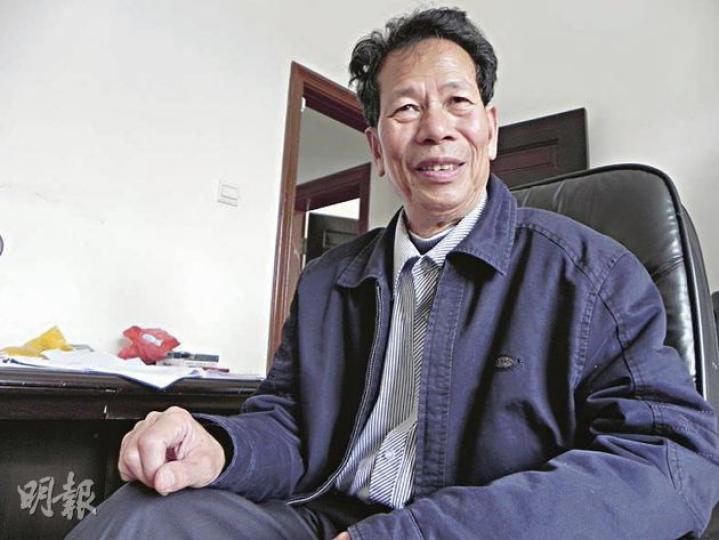對於烏坎出現的分化迹象,烏坎的村支部書記林祖鑾表示,作為一個大村莊,有不同的聲音這是正常的。(明報記者攝) 專家熊偉表示,政府以穩定為先,對烏坎選舉是有限度的開放選舉。(明報記者攝) 對於烏坎出現的分化迹象,烏坎的村支部書記林祖鑾表示,作為一個大村莊,有不同的聲音這是正常的。(明報記者攝) 專家熊偉表示,政府以穩定為先,對烏坎選舉是有限度的開放選舉。(明報記者攝)