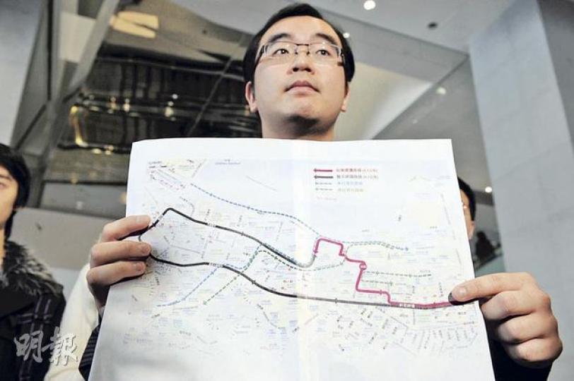 民陣3月3日反小圈子遊行路線上訴遭否決,民陣會採取警方建議路線(圖中黑色線),民陣估計警方遊行路線比民陣建議路線長一倍。圖為民陣召集人黎恩灝。(何家達攝) 民陣3月3日反小圈子遊行路線上訴遭否決,民陣會採取警方建議路線(圖中黑色線),民陣估計警方遊行路線比民陣建議路線長一倍。圖為民陣召集人黎恩灝。(何家達攝)