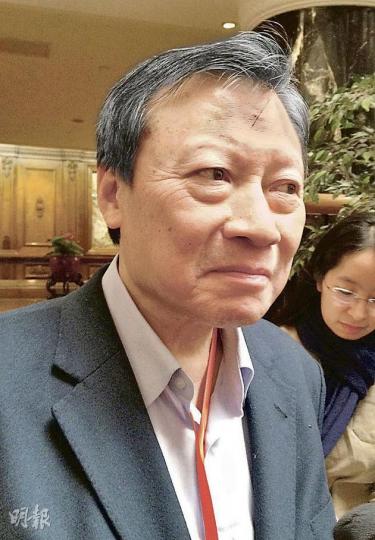 全國政協常委郭炳湘強調不少地產商也支持梁振英,梁亦熟悉地產市場。(何曉勤攝) 提名唐英年的長實副主席李澤鉅說,沒有中聯辦官員游說他接受梁振英。(林凱旻攝) 全國政協常委郭炳湘強調不少地產商也支持梁振英,梁亦熟悉地產市場。(何曉勤攝) 提名唐英年的長實副主席李澤鉅說,沒有中聯辦官員游說他接受梁振英。(林凱旻攝)