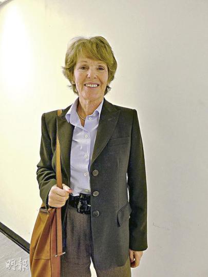 71歲的Jennifer Murray54歲才學駕直升機,1997年成為首名駕直升機環遊世界的女性。(具格攝) 71歲的Jennifer Murray54歲才學駕直升機,1997年成為首名駕直升機環遊世界的女性。(具格攝)