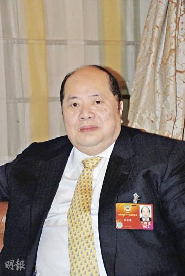 券商及食肆看法﹕恒豐證券董事長兼全國政協委員張華峰表示,「只要(券商)有生意,唔食午飯都得,問題係家冇」,並批評港交所這次有點「官僚主義」。(陳子凌攝) 券商及食肆看法﹕北園中環店經理吳鐵雨表示,午市三至五成客人為經紀及其投資者客戶,但至今已有約一成人稱會在進一步延長交易時段後選擇叫外賣。(劉焌陶攝) 券商及食肆看法﹕恒豐證券董事長兼全國政協委員張華峰表示,「只要(券商)有生意,唔食午飯都得,問題係家冇」,並批評港交所這次有點「官僚主義」。(陳子凌攝) 券商及食肆看法﹕北園中環店經理吳鐵雨表示,午市三至五成客人為經紀及其投資者客戶,但至今已有約一成人稱會在進一步延長交易時段後選擇叫外賣。(劉焌陶攝)