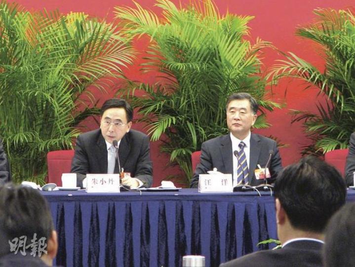 廣東省省長朱小丹(左)、省委書記汪洋(右)昨日共同回答記者提問。(林迎攝) 廣東省省長朱小丹(左)、省委書記汪洋(右)昨日共同回答記者提問。(林迎攝)