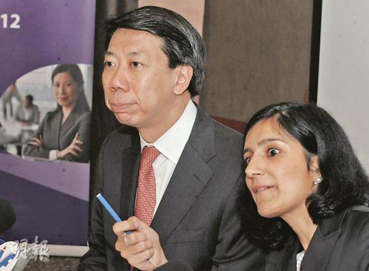 洪丕正(左)話,渣打董事局內雖然都有女性董事,但係會繼續推動企業入面性別多元化。圖右為社商賢匯董事馬夏邐。(劉焌陶攝) 洪丕正(左)話,渣打董事局內雖然都有女性董事,但係會繼續推動企業入面性別多元化。圖右為社商賢匯董事馬夏邐。(劉焌陶攝)
