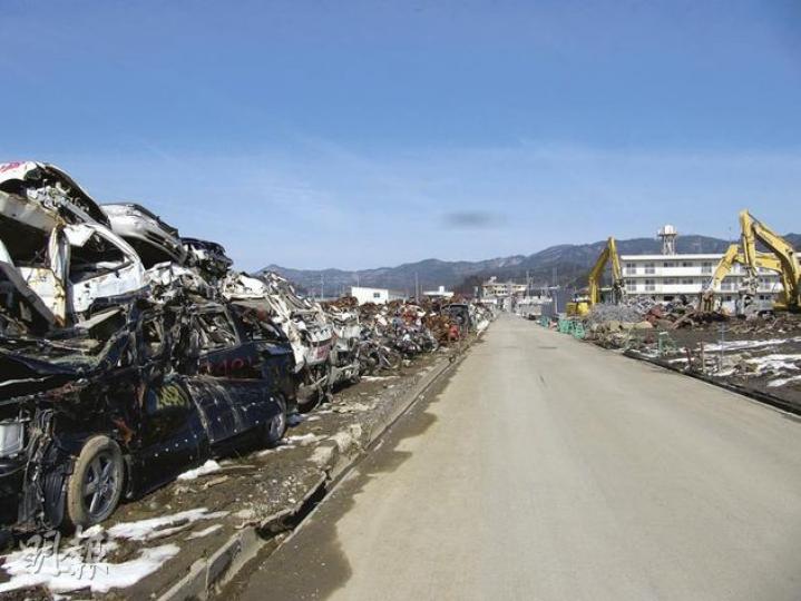 日本地震海嘯一年後,岩手縣氣仙沼市的廢車仍隨處可見,廢物瓦磯清理進度緩慢。(吳克穎攝) 日本地震海嘯一年後,岩手縣氣仙沼市的廢車仍隨處可見,廢物瓦磯清理進度緩慢。(吳克穎攝)