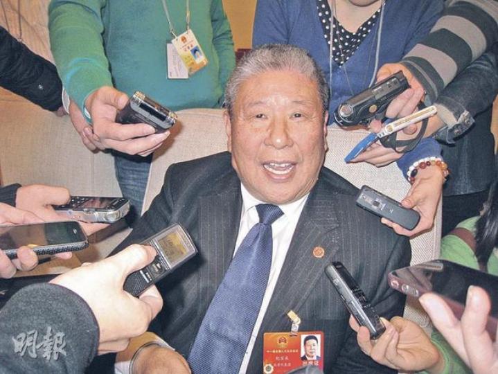 中國人民大學原校長紀寶成今年再次提交「提倡一胎,允許二胎,不准三胎」的建議。(明報記者攝) 中國人民大學原校長紀寶成今年再次提交「提倡一胎,允許二胎,不准三胎」的建議。(明報記者攝)