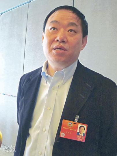 新奧主席王玉鎖批評,有人指新奧給中國燃氣的收購價太低,是「貪心不足蛇吞象」。(馮思律攝) 新奧主席王玉鎖批評,有人指新奧給中國燃氣的收購價太低,是「貪心不足蛇吞象」。(馮思律攝)