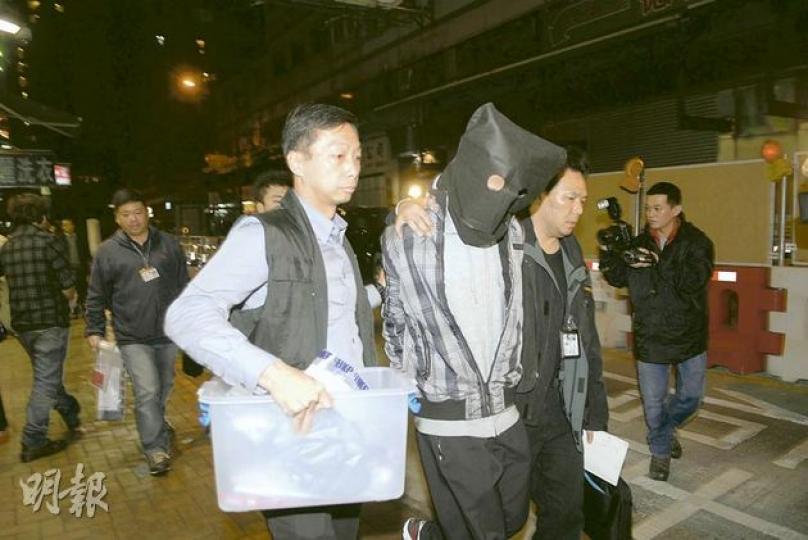 行騙集團主腦僅25歲,他們涉嫌以不法手段於網上詐騙,包括聲稱出售Lady Gaga演唱會門票和各類電子產品,涉款約11.5萬元。(伍浦鋒攝) 行騙集團主腦僅25歲,他們涉嫌以不法手段於網上詐騙,包括聲稱出售Lady Gaga演唱會門票和各類電子產品,涉款約11.5萬元。(伍浦鋒攝)