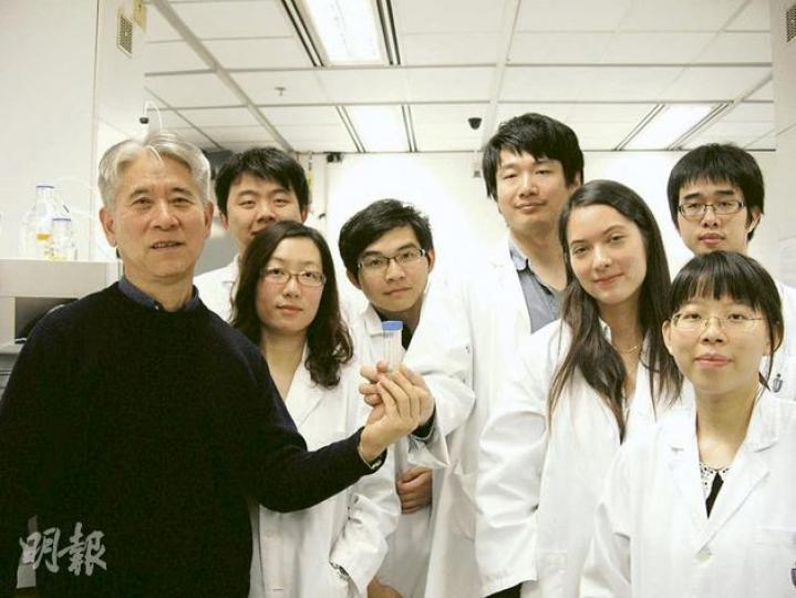 科大生命科學部教授謝雍(左)及其研究團隊,在製造戊肝疫苗取得初階成果。(周婷攝) 科大生命科學部教授謝雍(左)及其研究團隊,在製造戊肝疫苗取得初階成果。(周婷攝)