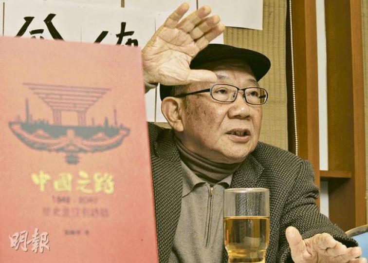 前特首董建華特別顧問、香港政策研究所主席葉國華昨認為，有關商界擔心若未來特首欠管治經驗會考慮撤資的言論，只是「嚇細路」。圖左是他的新書《中國之路》。（何家達攝）