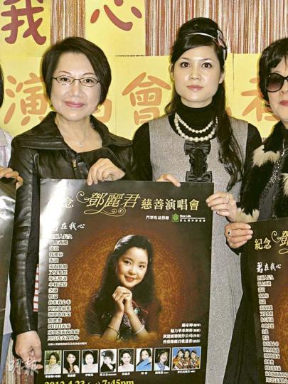 資深DJ車淑梅(左)與歌手鄧穎芬同是鄧麗君忠實歌迷。(攝影/記者:鍾一虹) 資深DJ車淑梅(左)與歌手鄧穎芬同是鄧麗君忠實歌迷。(攝影/記者:鍾一虹)