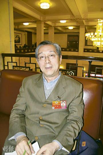 法律學者、政協委員王曦認為,法院應該以法律為準繩,但由於法院最終目的是為人民服務,也應該聽取意見,改善工作。(麥俊攝) 法律學者、政協委員王曦認為,法院應該以法律為準繩,但由於法院最終目的是為人民服務,也應該聽取意見,改善工作。(麥俊攝)