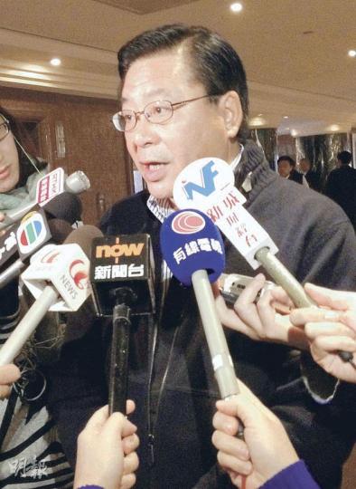經濟動力立法會議員林健鋒表示,已決定以私人條例草案形式建議修改《入境條例》,恢復雙非孕婦在港誕下子女並無居港權的立法原意,預料草案最快會在本月底提交立法會主席審批。(何曉勤攝) 經濟動力立法會議員林健鋒表示,已決定以私人條例草案形式建議修改《入境條例》,恢復雙非孕婦在港誕下子女並無居港權的立法原意,預料草案最快會在本月底提交立法會主席審批。(何曉勤攝)