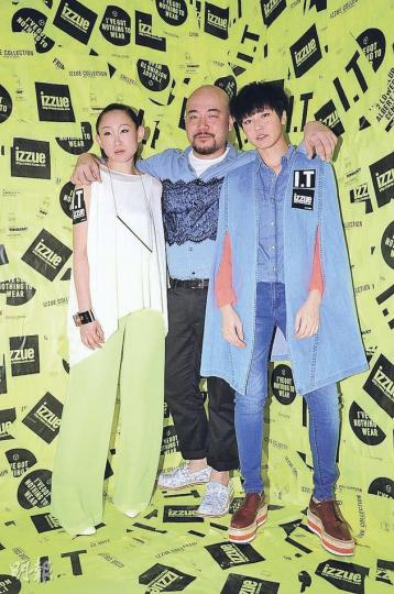 王菀之與何韻詩前晚打扮靚靚,為老友Wyman撐場。(攝影:黃梓烜) 王菀之與何韻詩前晚打扮靚靚,為老友Wyman撐場。(攝影:黃梓烜)
