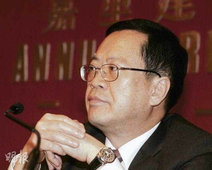 嘉里建設總裁兼首席執行官黃小抗表示,今年內地樓市仍然嚴峻,預計內地住宅舊盤會降價一至兩成,但商場、寫字樓市場不受影響。(劉焌陶攝) 嘉里建設總裁兼首席執行官黃小抗表示,今年內地樓市仍然嚴峻,預計內地住宅舊盤會降價一至兩成,但商場、寫字樓市場不受影響。(劉焌陶攝)