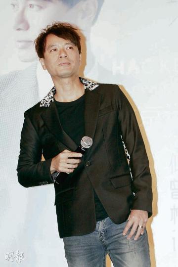 李克勤事隔5年再推出國語碟,令樂迷期待。(微博圖片) 李克勤事隔5年再推出國語碟,令樂迷期待。(微博圖片)