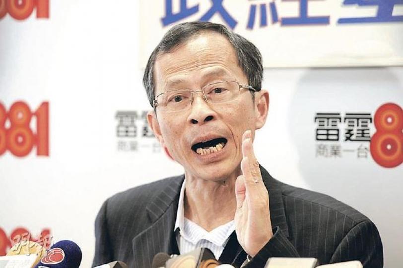 立法會主席曾鈺成昨日出席電台節目後表示,個人不贊成流選或動員選委投白票,但沒有正面回應一旦流選後他會否參選。(尹錦恩攝) 立法會主席曾鈺成昨日出席電台節目後表示,個人不贊成流選或動員選委投白票,但沒有正面回應一旦流選後他會否參選。(尹錦恩攝)