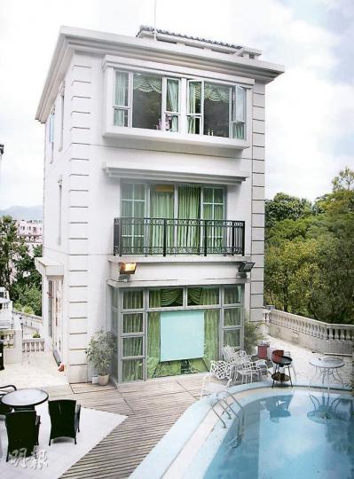 前晚發生盜竊案的皇御山獨立屋（圖）位於近大埔公路，戶主損失約150萬元財物。（林錫禮攝）