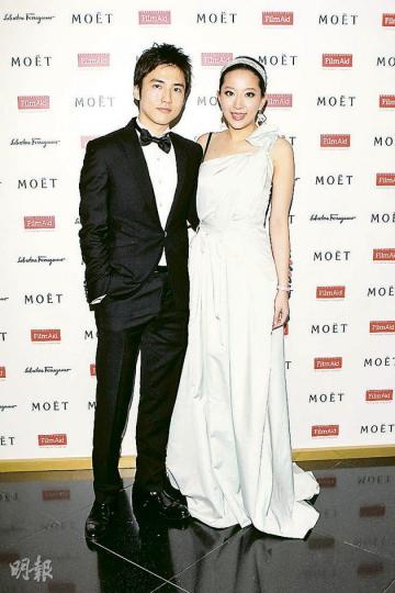 汪圓圓與蔡加讚感情穩定,婚期不遠了。(攝影:鍾偉茵) 日本人氣歌手GACKT來港出席昨晚慈善晚宴,他今晚會擔任亞洲電影大獎表演嘉賓。(攝影:鍾偉茵) 汪圓圓與蔡加讚感情穩定,婚期不遠了。(攝影:鍾偉茵) 日本人氣歌手GACKT來港出席昨晚慈善晚宴,他今晚會擔任亞洲電影大獎表演嘉賓。(攝影:鍾偉茵)