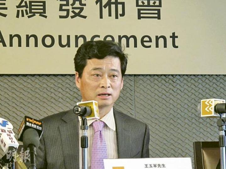 華潤電力總裁王玉軍表示若內地經濟增長確實放緩至7.5%,相信煤價下跌幅度較大。(葉浩霖攝) 華潤電力總裁王玉軍表示若內地經濟增長確實放緩至7.5%,相信煤價下跌幅度較大。(葉浩霖攝)
