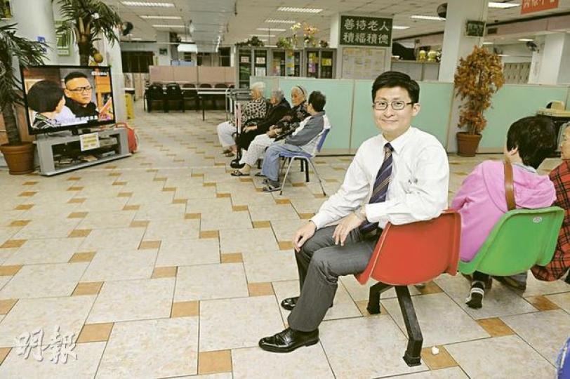 身兼安老事務委員會委員的曉光護老服務執行董事謝偉鴻,同意社區照顧是大勢所趨,正構思將院舍轉型至提供更多日間服務。(何家達攝) 身兼安老事務委員會委員的曉光護老服務執行董事謝偉鴻,同意社區照顧是大勢所趨,正構思將院舍轉型至提供更多日間服務。(何家達攝)