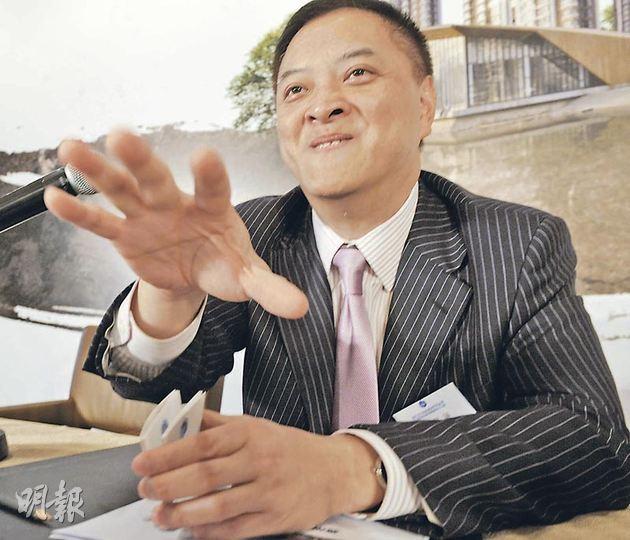 富力董事長李思廉表示對宏觀調控已習慣,相信今年年尾會有小陽春。(劉焌陶攝) 富力董事長李思廉表示對宏觀調控已習慣,相信今年年尾會有小陽春。(劉焌陶攝)
