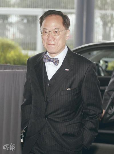 特首曾蔭權昨日出席行政會議前,沒有回應唐英年涉泄露行會討論內容一事。行政會議其後發聲明指出,特首有權對泄密者採取行動,包括勸喻、警告、免除職務或採取法律行動;據了解,會議上曾討論過跟進行動。(李紹昌攝) 特首曾蔭權昨日出席行政會議前,沒有回應唐英年涉泄露行會討論內容一事。行政會議其後發聲明指出,特首有權對泄密者採取行動,包括勸喻、警告、免除職務或採取法律行動;據了解,會議上曾討論過跟進行動。(李紹昌攝)