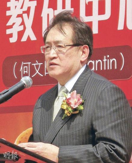 食物及衛生局長周一嶽表示,梁振英過往就醫療政策的言論,與現屆政府相似,相信新政府持續推行現行政策時,不會有太大困難。(袁柏恩攝) 食物及衛生局長周一嶽表示,梁振英過往就醫療政策的言論,與現屆政府相似,相信新政府持續推行現行政策時,不會有太大困難。(袁柏恩攝)