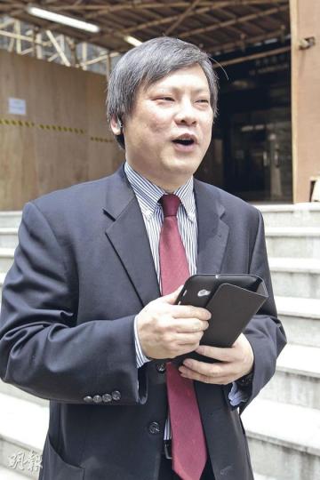 教院中文學系副系主任、臻美前校監謝家浩表示,一直尊敬梁淑貞及其夫婿,更形容梁擔任主席的臻美機構「等如被告(即梁淑貞)」。(郭慶輝攝) 教院中文學系副系主任、臻美前校監謝家浩表示,一直尊敬梁淑貞及其夫婿,更形容梁擔任主席的臻美機構「等如被告(即梁淑貞)」。(郭慶輝攝)