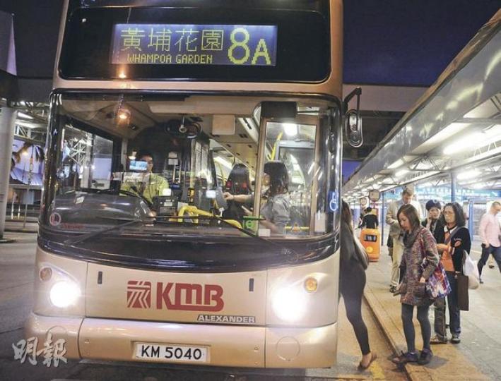 九龍城、深水埗、油尖旺部分巴士線脫班嚴重,其中行走黃埔至尖沙嘴循環線的8A脫班率達一成以上。(劉焌陶攝) 九龍城、深水埗、油尖旺部分巴士線脫班嚴重,其中行走黃埔至尖沙嘴循環線的8A脫班率達一成以上。(劉焌陶攝)