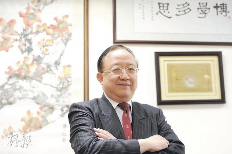 新任醫委會主席劉允怡教授指出,醫委會應以維護民康為大前提,任內希望可增加界外委員人數,平衡業界意見。(尹錦恩攝) (明報製圖) (明報製圖) 新任醫委會主席劉允怡教授指出,醫委會應以維護民康為大前提,任內希望可增加界外委員人數,平衡業界意見。(尹錦恩攝) (明報製圖) (明報製圖)