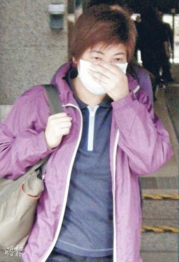 家長李翠君（圖）供稱，梁淑貞曾鼓動學生不上學以對抗弘爵不予她進入校舍，質疑她「當小朋友做棋子」。（林景輝攝）
