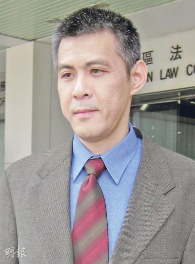 古運鴻(圖)昨在庭上表現氣定神閒,控方播放事發當日的閉路電視片段時,他更不時露出笑容。(林綺琪攝) 趙冠宇(圖)當日準備帶三子女到住所附近遊玩,詎料與古氏一家狹路相逢,爆發打鬥。(林綺琪攝) 古運鴻(圖)昨在庭上表現氣定神閒,控方播放事發當日的閉路電視片段時,他更不時露出笑容。(林綺琪攝) 趙冠宇(圖)當日準備帶三子女到住所附近遊玩,詎料與古氏一家狹路相逢,爆發打鬥。(林綺琪攝)