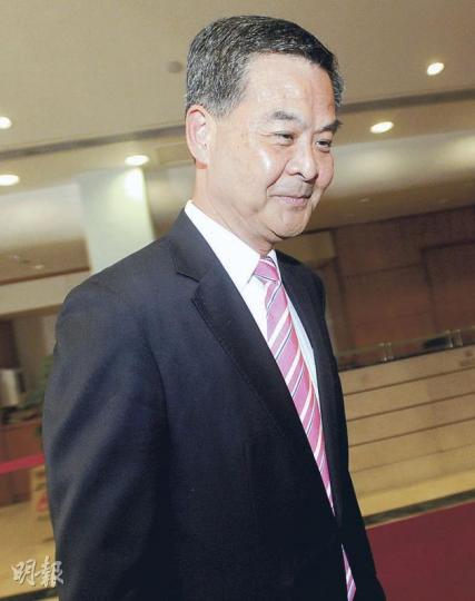 對於有報道指候任特首梁振英是新香港聯盟的創會成員,梁昨回應說有關聯盟並非政黨。(余俊亮攝) 對於有報道指候任特首梁振英是新香港聯盟的創會成員,梁昨回應說有關聯盟並非政黨。(余俊亮攝)